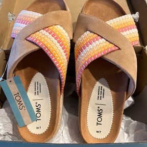 Honey suede sandals
